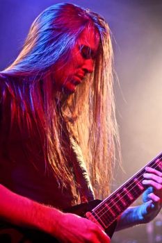 Copyright by www.centurymedia.de www.centurymedia.de